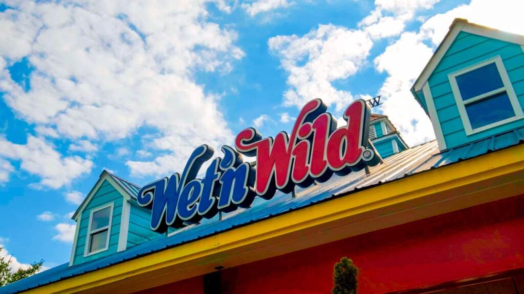 Wet 'n Wild Emerald Pointe Water Park