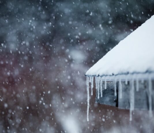 노스캐롤라이나 겨울폭풍 뒤 찾아오는 지붕 수리업체 사기 주의요망