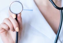 유방암 검진을 바꾸는 AI 기술, NC 한인 여성들이 알아야 할 것 a woman in a white shirt holding a stethoscope