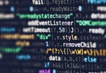 길포드 커뮤니티칼리지, 올가을 AI·디지털미디어 신규 프로그램 개설 computer programming codes displayed on a monitor