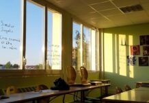 길포드 카운티 교육청, 5년 계획과 함께 새 예산안 발표 black rolling chair near brown wooden table