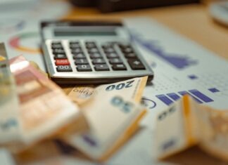 상속세 없이 재산 넘기기, NC 한인이 알아야 할 절세 전략 A calculator sitting on top of a pile of money
