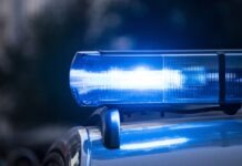 NC 주 깃발 조기 게양, 순직한 주경찰관 추모 a close up of a police car with its lights on