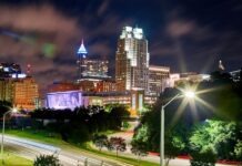 노스캐롤라이나 재산세 헌법 수정안, 11월 투표 추진 time lapse of car travelling at the raod