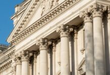 트럼프 행정부의 학자금 대출 이관: NC 한인 가족이 알아야 할 내용 a large white building with a clock on it's side