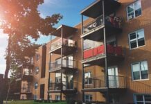 NC 부동산세 허점으로 지방정부 예산 위기, 한인 거주지역 직격탄 brown 4-layer bricked building