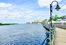 윌밍턴 범죄 감소 추세, NC 한인 거주 지역의 안전은 어떻게 변했나 a wooden walkway over water