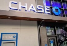 JPMorgan이 샬롯에 1,000명 고용, NC 한인 구직자에게 기회 the front of a store