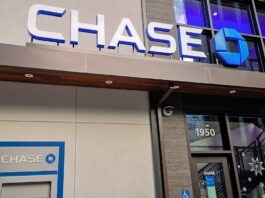 JPMorgan이 샬롯에 1,000명 고용, NC 한인 구직자에게 기회 the front of a store