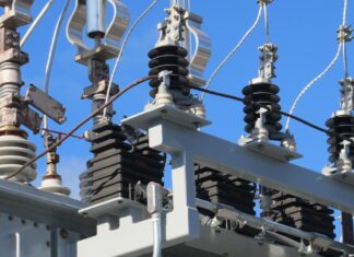 듀크에너지 또 요금 인상 신청, NC 한인 가정에 미치는 영향 gray transmission tower
