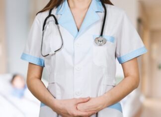 간호사 직업이 중산층 진출의 새로운 길인 이유 woman in white button up shirt and blue stethoscope