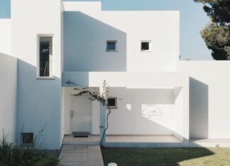 노스캐롤라이나 집값 상승 지역 TOP 5, 한인 부동산 투자자가 알아야 할 정보 white concrete house near green tree during daytime