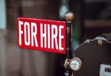 미국 취업 시장 둔화, NC 한인 구직자와 사업가가 주목해야 할 이유 shallow focus photography of red and white for hire signage