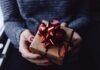 노스캐롤라이나 선물 금지법, 한인 단체와 비영리 기관이 반드시 알아야 할 것 person holding present box
