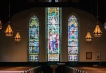미국장로교(PCUSA) 성전환 치료 지지 결정, 노스캐롤라이나 한인 교계 주목 church interior