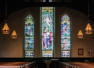 미국장로교(PCUSA) 성전환 치료 지지 결정, 노스캐롤라이나 한인 교계 주목 church interior
