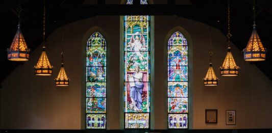 미국장로교(PCUSA) 성전환 치료 지지 결정, 노스캐롤라이나 한인 교계 주목 church interior