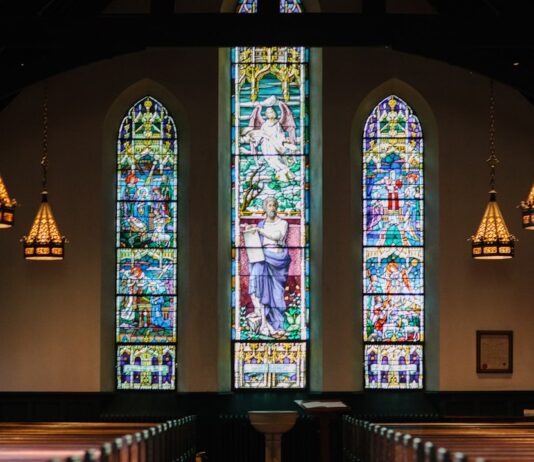 미국장로교(PCUSA) 성전환 치료 지지 결정, 노스캐롤라이나 한인 교계 주목 church interior
