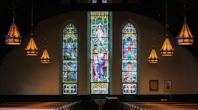 미국장로교(PCUSA) 성전환 치료 지지 결정, 노스캐롤라이나 한인 교계 주목 church interior