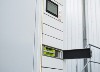 노스캐롤라이나주립대 배터리 메이커스페이스 개소, 한인 학생에게 열린 진로 white wooden door with glass